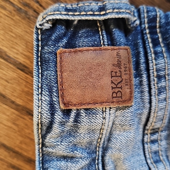 BKE Payton Distressed Stretch Low-Rise Denim  Shorts - Picture 8 of 12